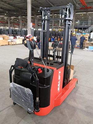 XE NÂNG ĐIỆN ĐỨNG LÁI REACH TRUCK Q1530D/Q1545D