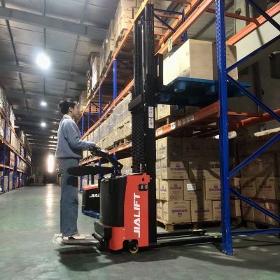XE NÂNG ĐỨNG LÁI STACKER CL1532SE
