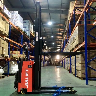 XE NÂNG ĐỨNG LÁI STACKER CL1532SE