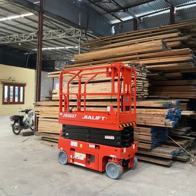 XE NÂNG NGƯỜI JS0607/JS0812/JS1212E