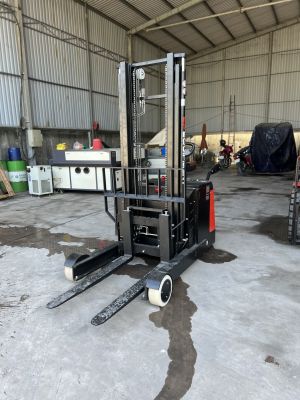 XE NÂNG REACH TRUCK ĐỨNG LÁI CQE12/15R