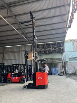 XE NÂNG REACH TRUCK ĐỨNG LÁI 1.5 TẤN CQD15S