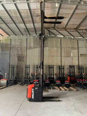 XE NÂNG ĐIỆN STACKER ĐỨNG LÁI CL2045GA