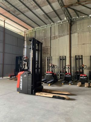 XE NÂNG ĐIỆN STACKER ĐỨNG LÁI CL2045GA