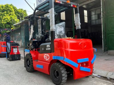 XE NÂNG ĐIỆN 2.5 TẤN LITHIUM EFL252