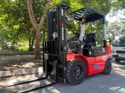 XE NÂNG ĐIỆN 2.5 TẤN LITHIUM EFL252