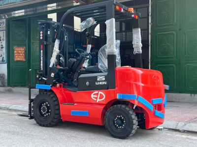 XE NÂNG ĐIỆN 2.5 TẤN LITHIUM EFL252