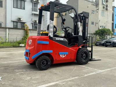 XE NÂNG ĐIỆN 2.5 TẤN LITHIUM EFX2-251