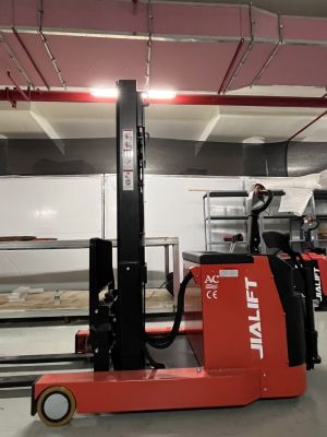 XE NÂNG ĐIỆN ĐỨNG LÁI REACH TRUCK Q1530D/Q1545D