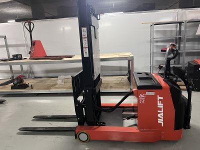 XE NÂNG ĐIỆN ĐỨNG LÁI REACH TRUCK Q1530D/Q1545D