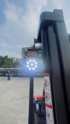 XE NÂNG ĐIỆN NGỒI LÁI 1.5 TẤN 3 BÁNH